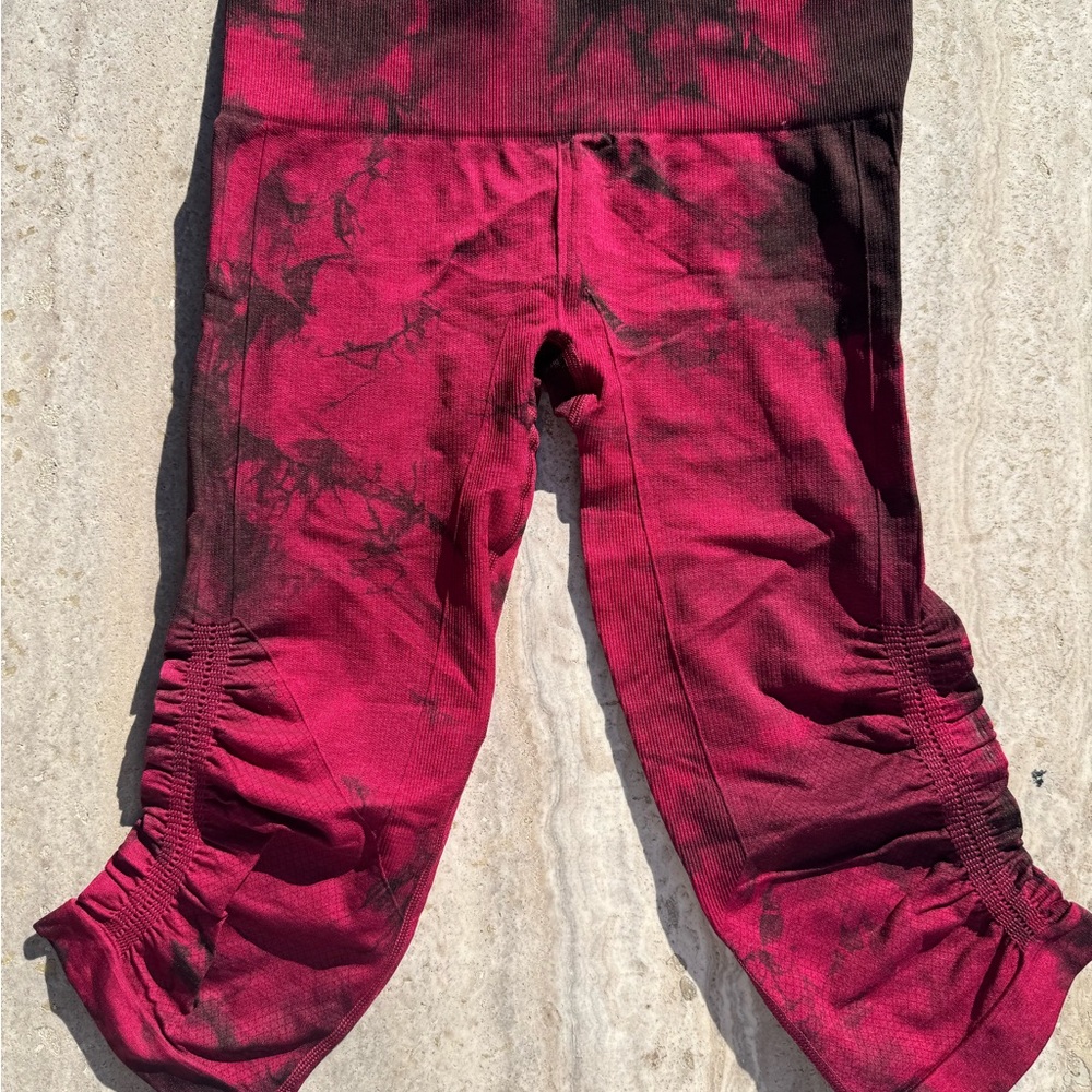 Lululemon Tie-Dye Capri Leggings🏃🏼‍♂️